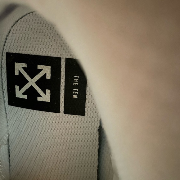 Nike “Supreme” Sneakers - Picture 4 of 5